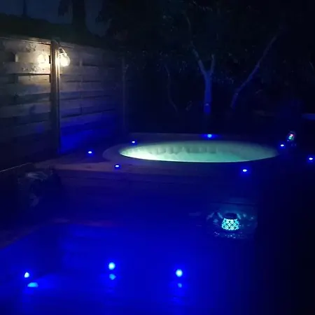 Cottage Combet Gite Climatise Avec Jacuzzi Marsanne Exterior photo