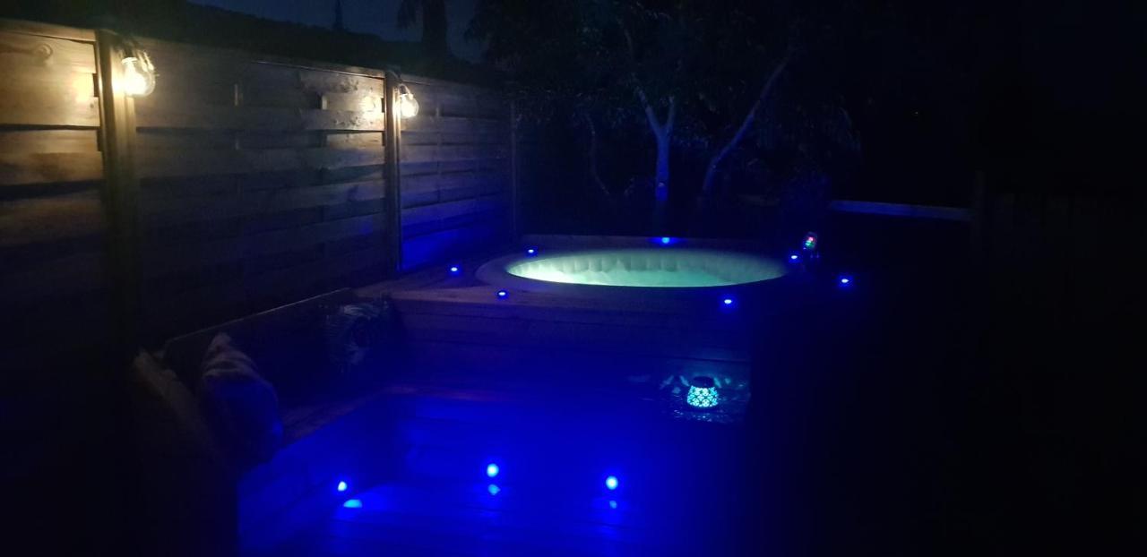 Combet Climatise Avec Jacuzzi Holiday home *